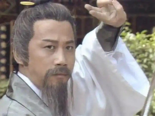 《射雕》丘处机刚出来那么厉害,后期为什么成为菜鸡?他一直很强