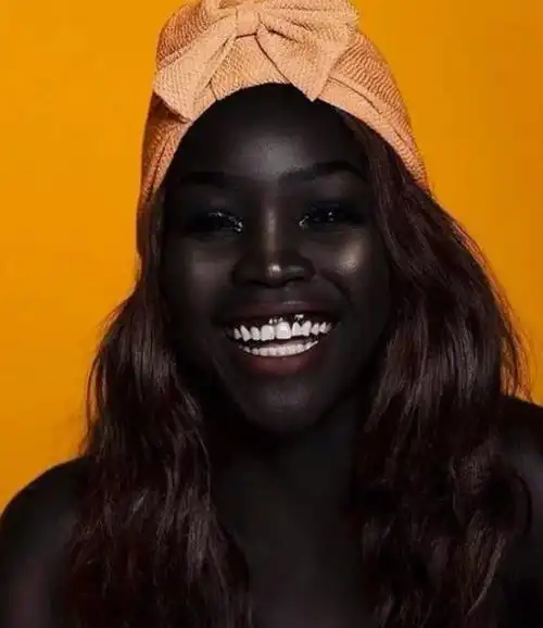 世界最黑的"黑珍珠"模特,牙龈竟跟皮肤一个色,化妆师都想哭!