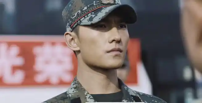 杨洋的军人适配度有多绝#你可以永远相信杨洋的军装造型一身掌