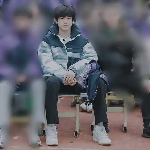 张极校运会班级合影#张极学校运会班级合影,帅气的初三学长,小极参加