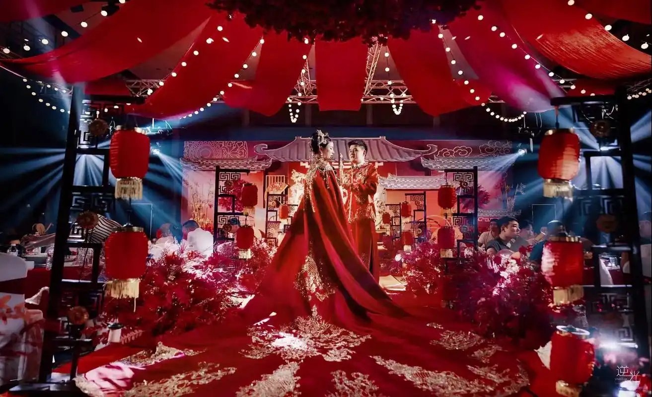 现场氛围满满,再看照片依然震撼着的美好.#中式婚礼最高礼仪  - 抖音