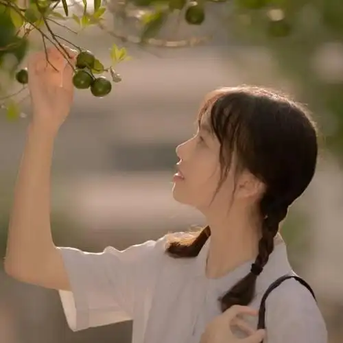 推荐女孩子温柔带野的小众风格头像