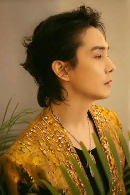 李承铉终于出来营业了##戚薇终于舍得把李承铉放出来了