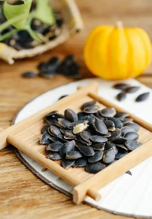 黑南瓜子 皮薄好嗑 果仁大而香脆 160 黑南瓜子120g