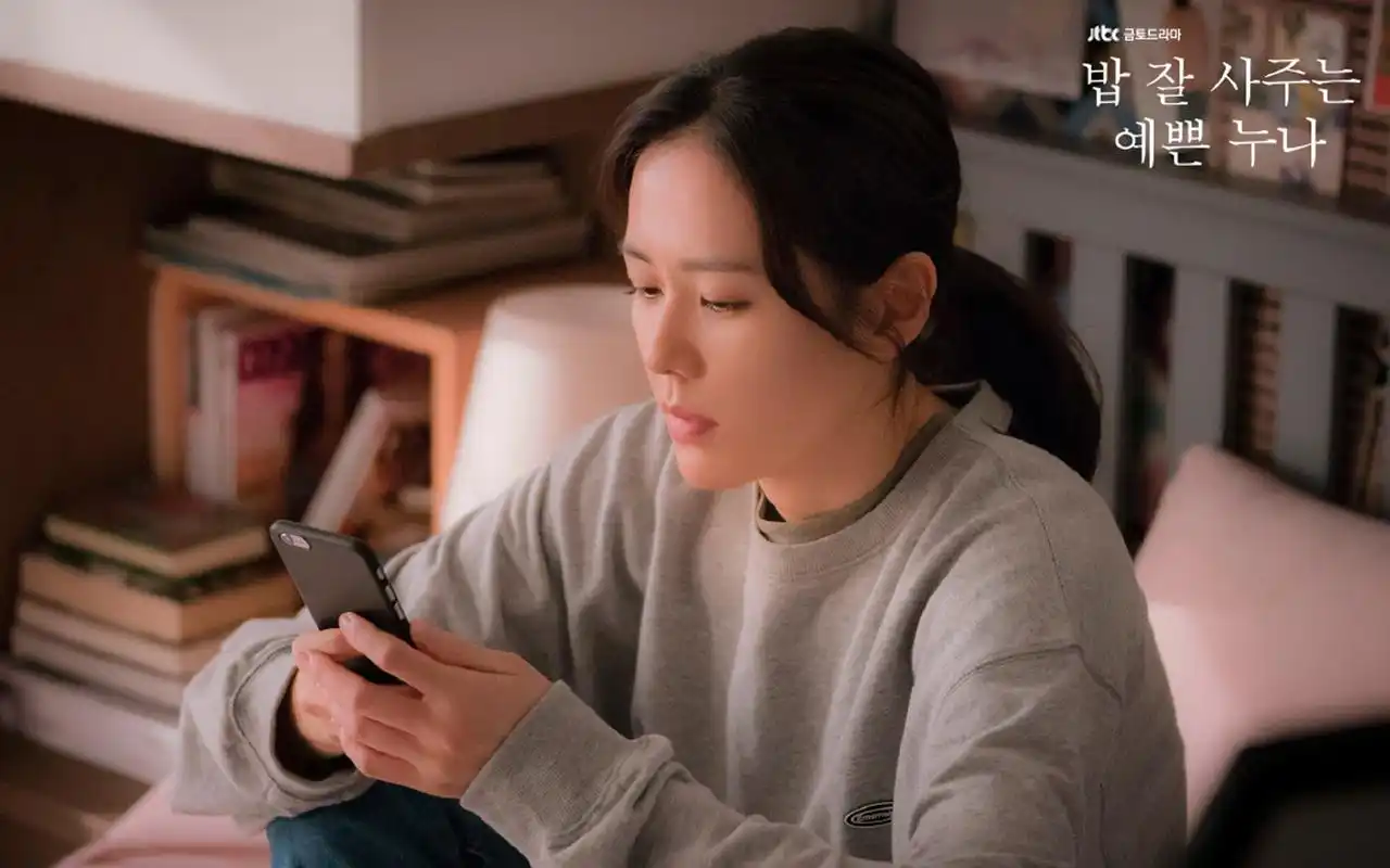 孙艺珍经常请吃饭的漂亮姐姐剧照高清壁纸