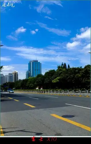 城市风景《蔚蓝的天空》