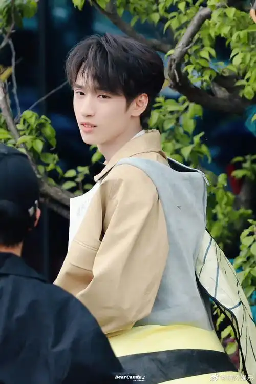 严浩翔蜜蜂造型路透##严浩翔小蜜蜂