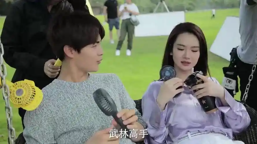 龚俊#《你好安怡》花絮:马天宇戚薇片场休息,四个电风扇都抵不住的热