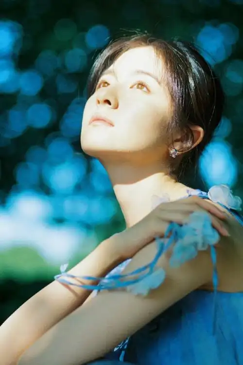 李兰迪留了长发