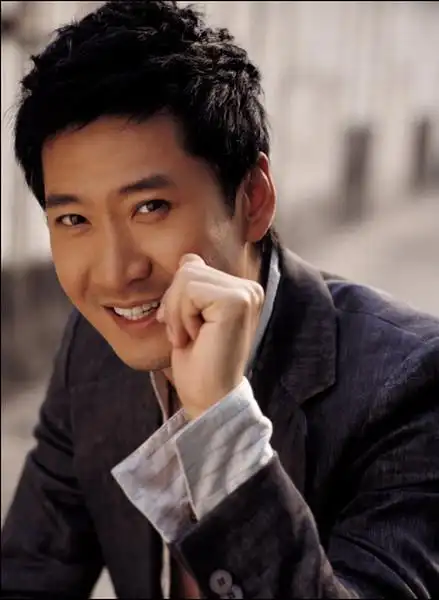 原来"尔康"周杰开了三家公司,身家竟不输范冰冰