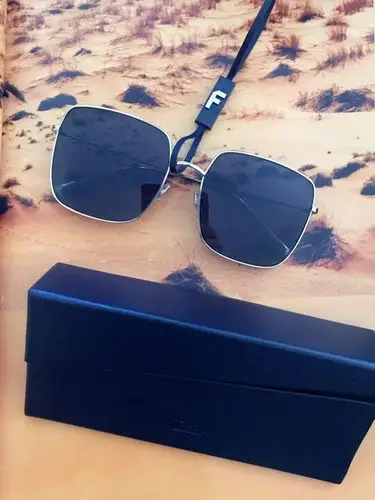 小红书大火的dior蓝金方框墨镜