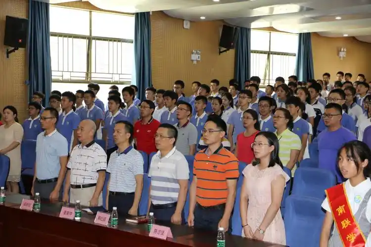 记南联学校2018届九年级毕业生毕业典礼
