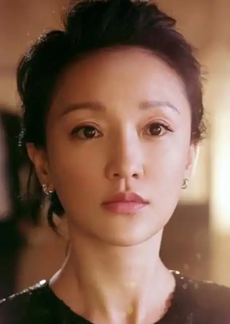 48 岁周迅惊艳现身!皮肤白嫩零皱纹似冻龄,她凭什么