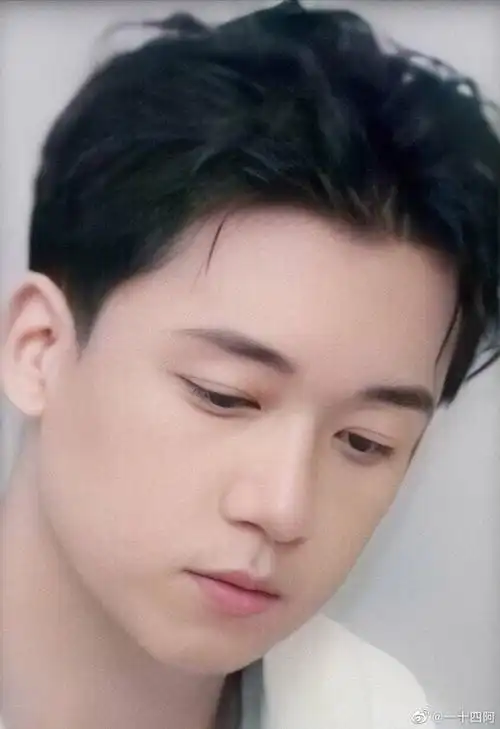 说潘粤明不帅的进来