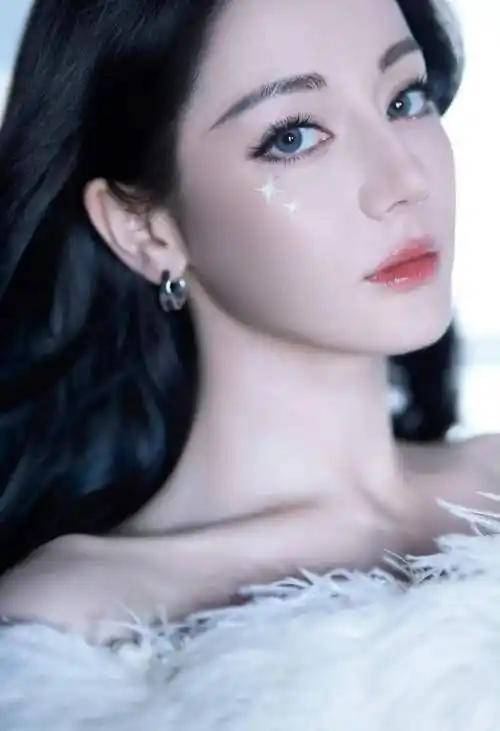 一场生日宴,娱乐圈"人情冷暖",在迪丽热巴身上体现得淋漓尽致