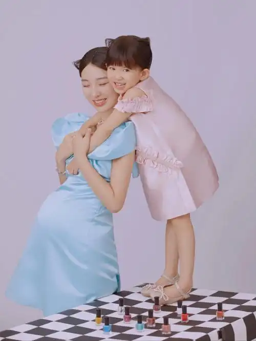 青春活力,时尚减龄,二胎妈妈也可以很美💗