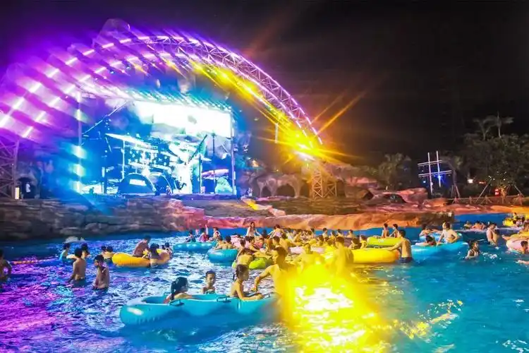 佛山国庆狂欢嘉年华粉红泡泡派对房车露营篝火烧烤水上电音嗨足7日