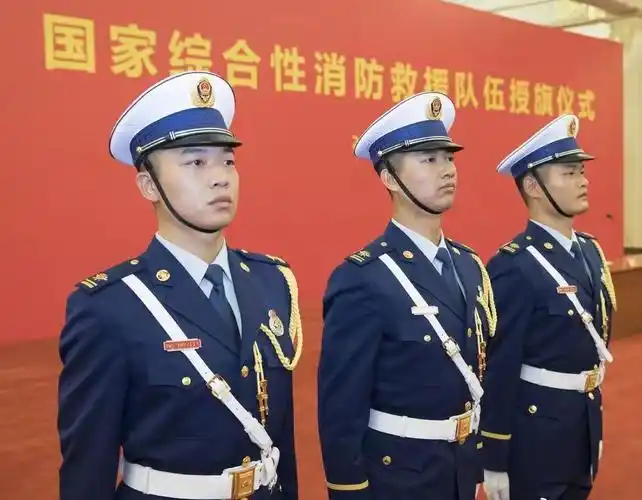 军装是一种外在形象和特殊标志,只要换装的消防员身体里还流淌着消防