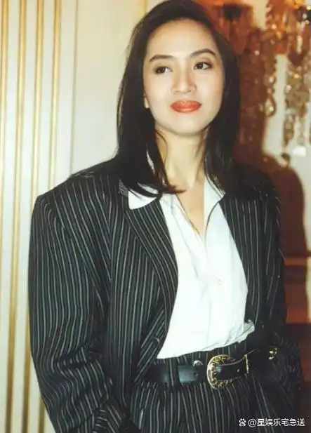 风华绝代梅艳芳夜总会歌女出身穿婚纱垫尿布与观众诀别