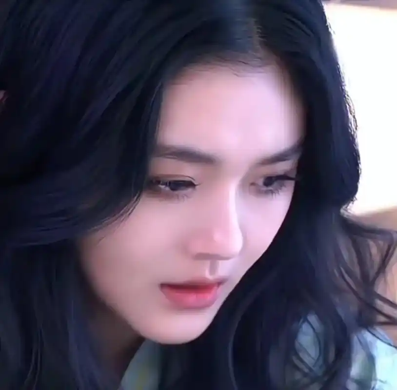 大s#泡沫之夏 大s的颜真的杀我,太惊艳了 - 抖音