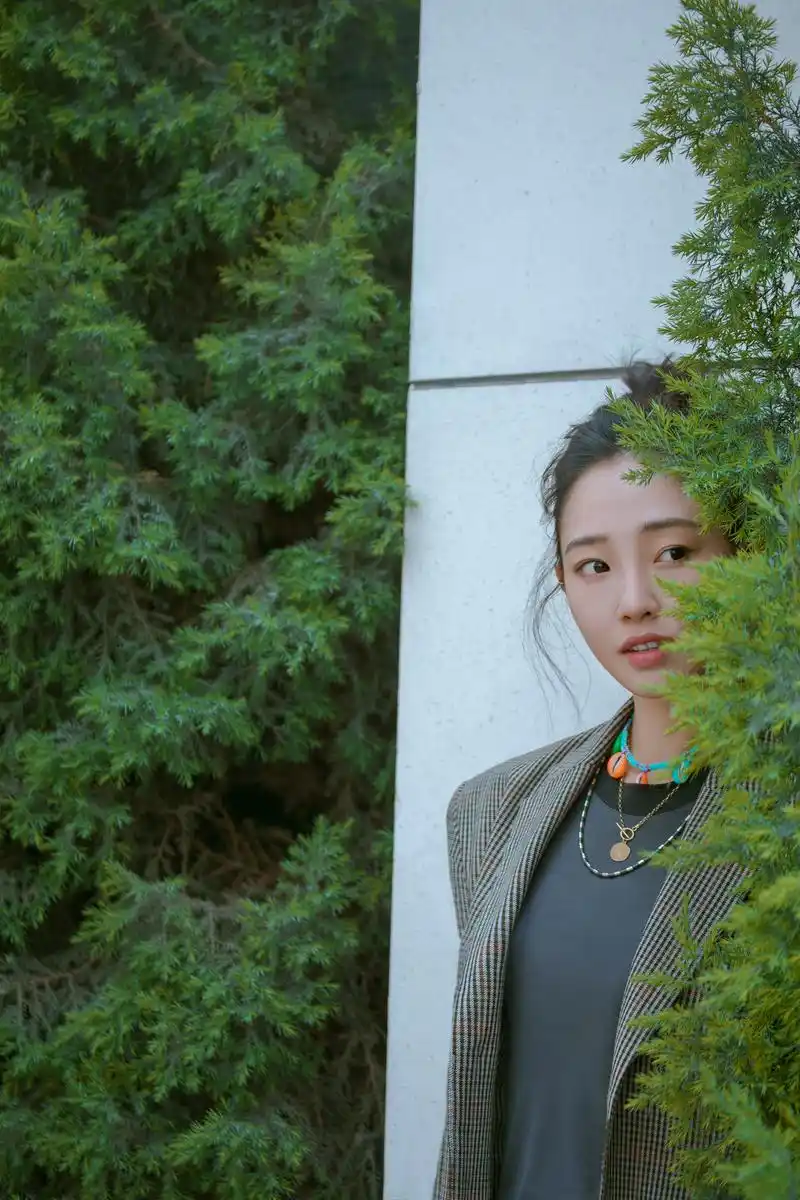 白百何新身份亮相爱奇艺世界大会电影论坛,电影是初心,热爱是动力.