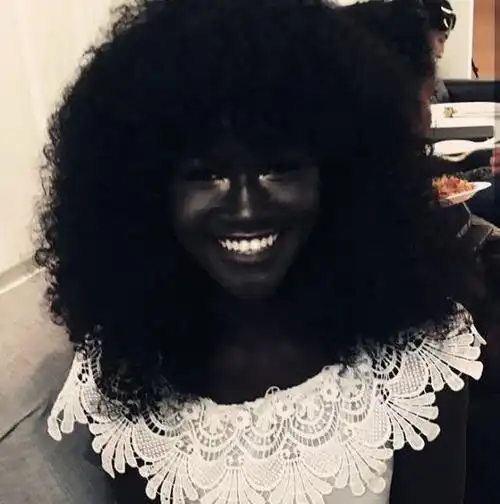 今天呢,小编要就用世界上最黑的女孩来告诉大家黑皮肤的女孩照样也很