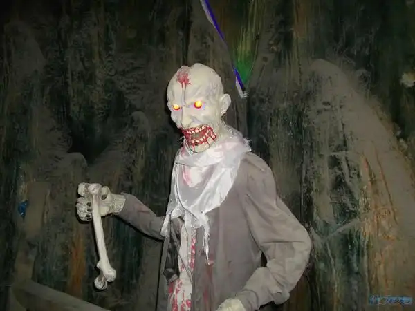 鬼屋出来就是自由活动了,各种玩,调节下,先不说鬼