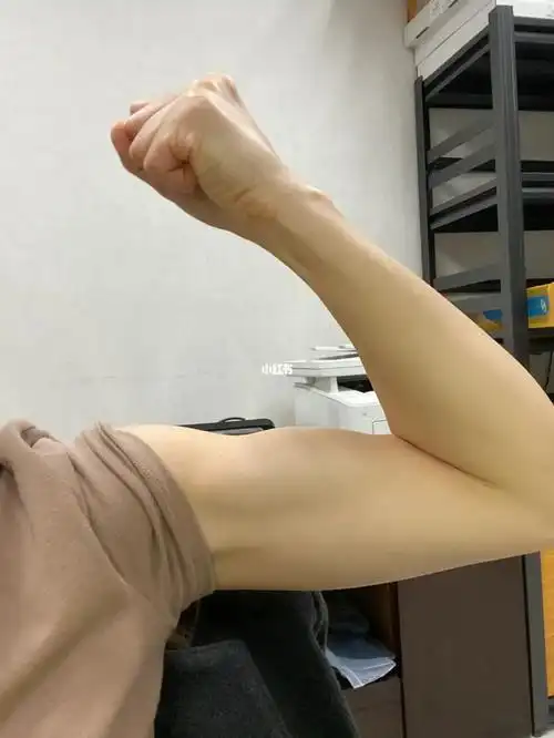 哈哈哈哈哈哈#胳膊肌肉  #肌肉女生  #肱二头肌  #肌肉线条  #我爱我