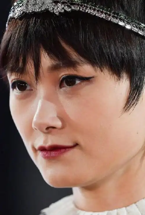 李宇春也是活在精修的人?生图下细纹难掩,大方脸像以前的杨幂