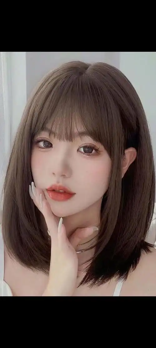 菱形脸的女生剪完显脸小高级感锁骨发 锁骨发一定要剪层次