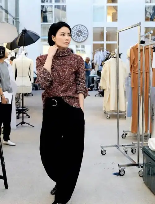 王菲穿搭风格休闲风(王菲还真是会打扮自己)4