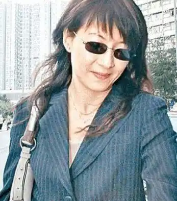 72岁谭咏麟意外病倒,前妻杨洁薇现身,出家的猜测不攻自破_朱咏婷_演唱