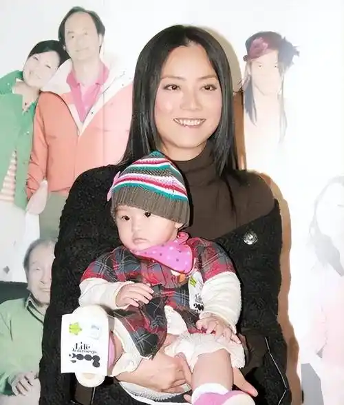 霍汶希:离开富豪男友却意外怀孕,谢霆锋:把孩子生下来我养你们_贺丹青