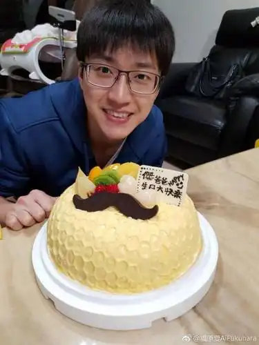 福原爱晒老公卖萌照却意外撞脸乔任梁,网友泪奔:【好想你】啊!