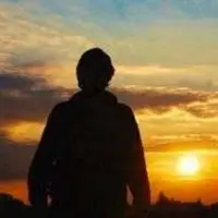 男生背影落日余晖伤感头像点击鼠标右键下载