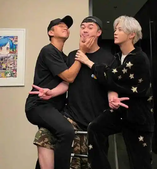 原创邓超鹿晗探望陈赫三人罕同框42岁邓超身材好不输小11岁鹿晗