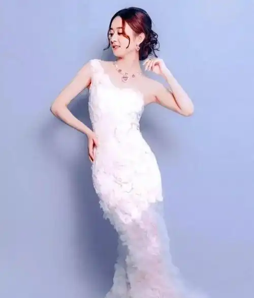 赵丽颖的婚纱造型每一套都优雅美丽