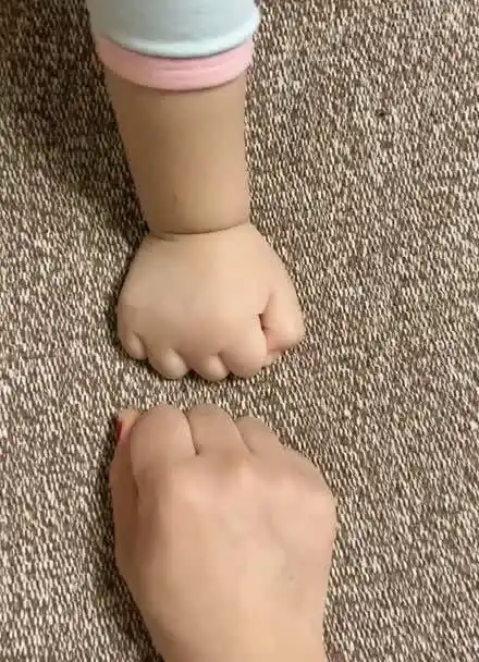 小手拍的还挺带劲