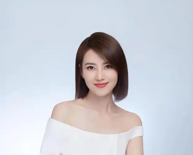 回顾于小伟与高圆圆分手后翻红一个娶妻生子一个高龄产女