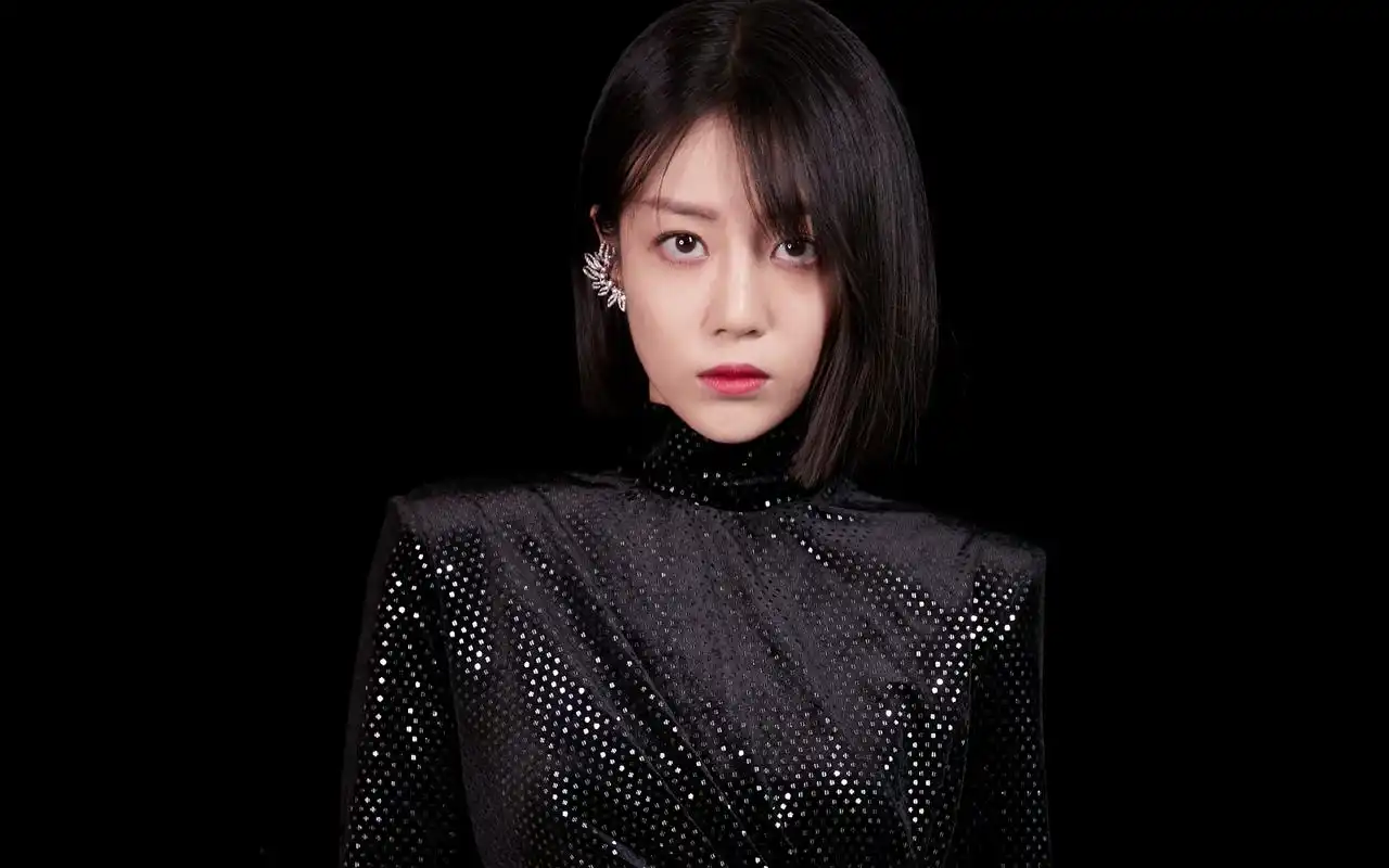 李溪芮魅力性感写真高清桌面壁纸