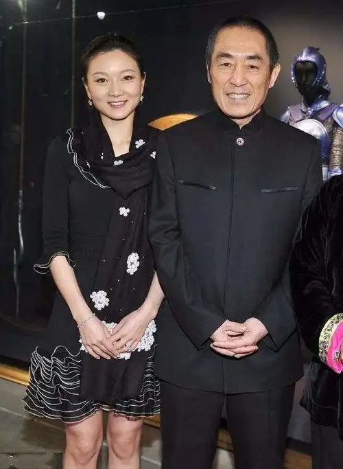 张艺谋共有几任妻子,张艺谋的妻子