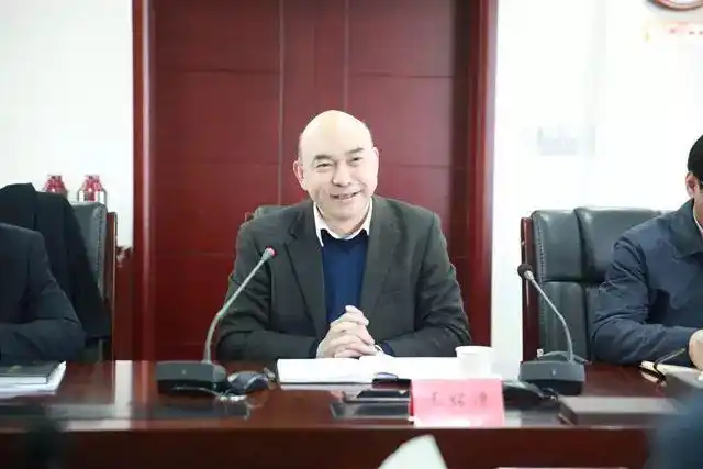 会上,王铭德同志介绍了推进襄阳政法工作,把握襄阳稳定大局,打造平安