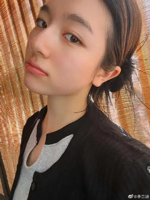 李兰迪素颜照##李兰迪晒素颜随拍照