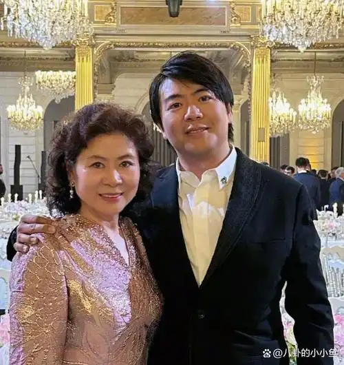 郎朗与母亲海外团聚!71岁周秀兰状态年轻,母子合影仿佛姐弟般