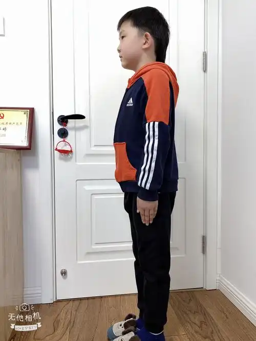 一年三班 刘思岐《我们有精神》坐姿 站姿 走姿