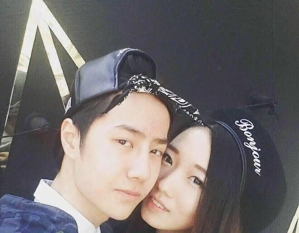 孟美岐王一博亲密旧照曝光,男方否认恋上富家千金