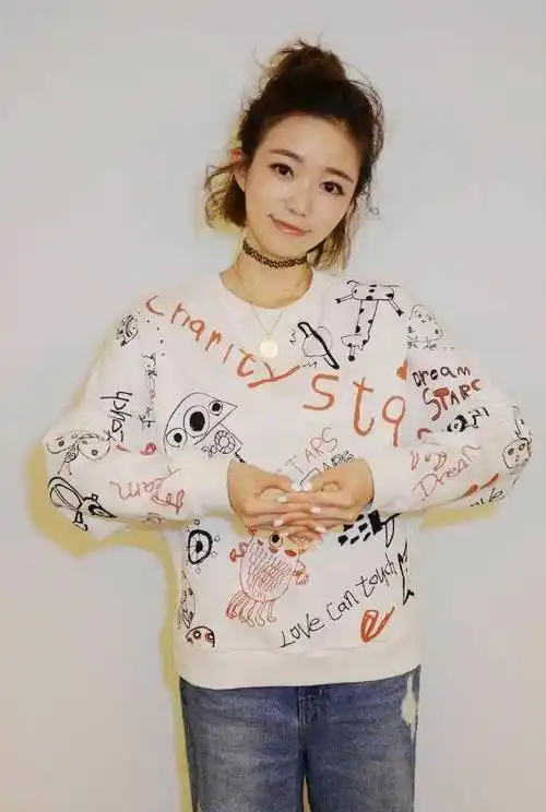 于莎莎不但是鬼马主持,更是勇尝喜剧,搞笑气质不输大鹏!