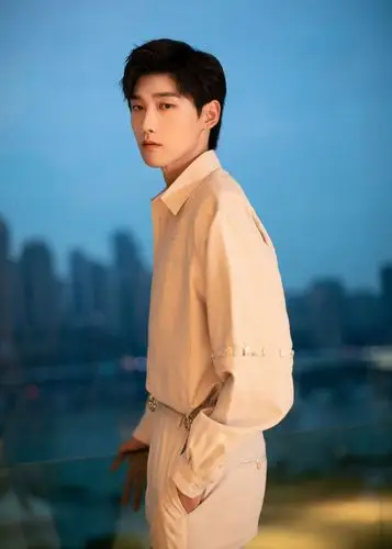 邢昭林白色工装帅气写真图片66