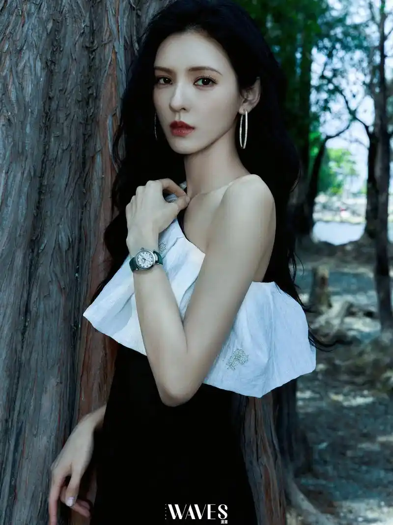 张予曦杂志大片,是心动的感觉.树影斑驳 风影摇曳 张予曦佩戴 - 抖音