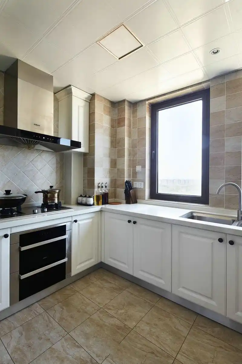 温馨美式厨房l型橱柜效果图